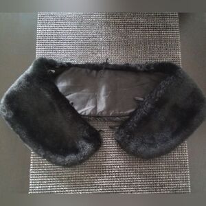 Black Faux Fur Collar